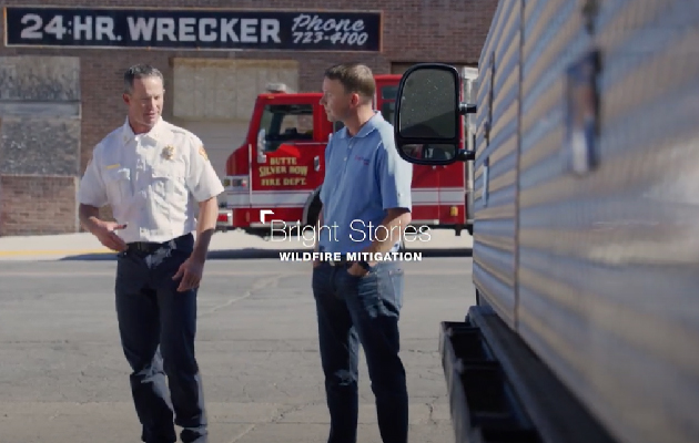 A NorthWestern employee chats with a fire fighter.